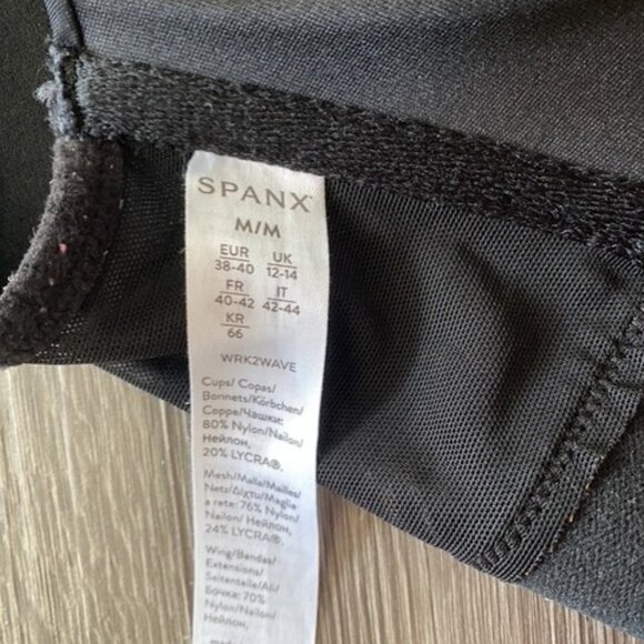Spanx Mesh Black Sports Bra Workout to Waves Size Med EUC - Picture 5 of 8